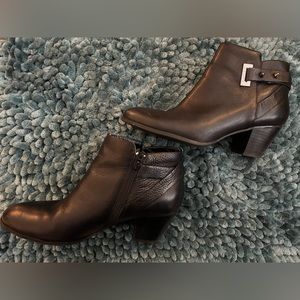 GUESS black ankle boot